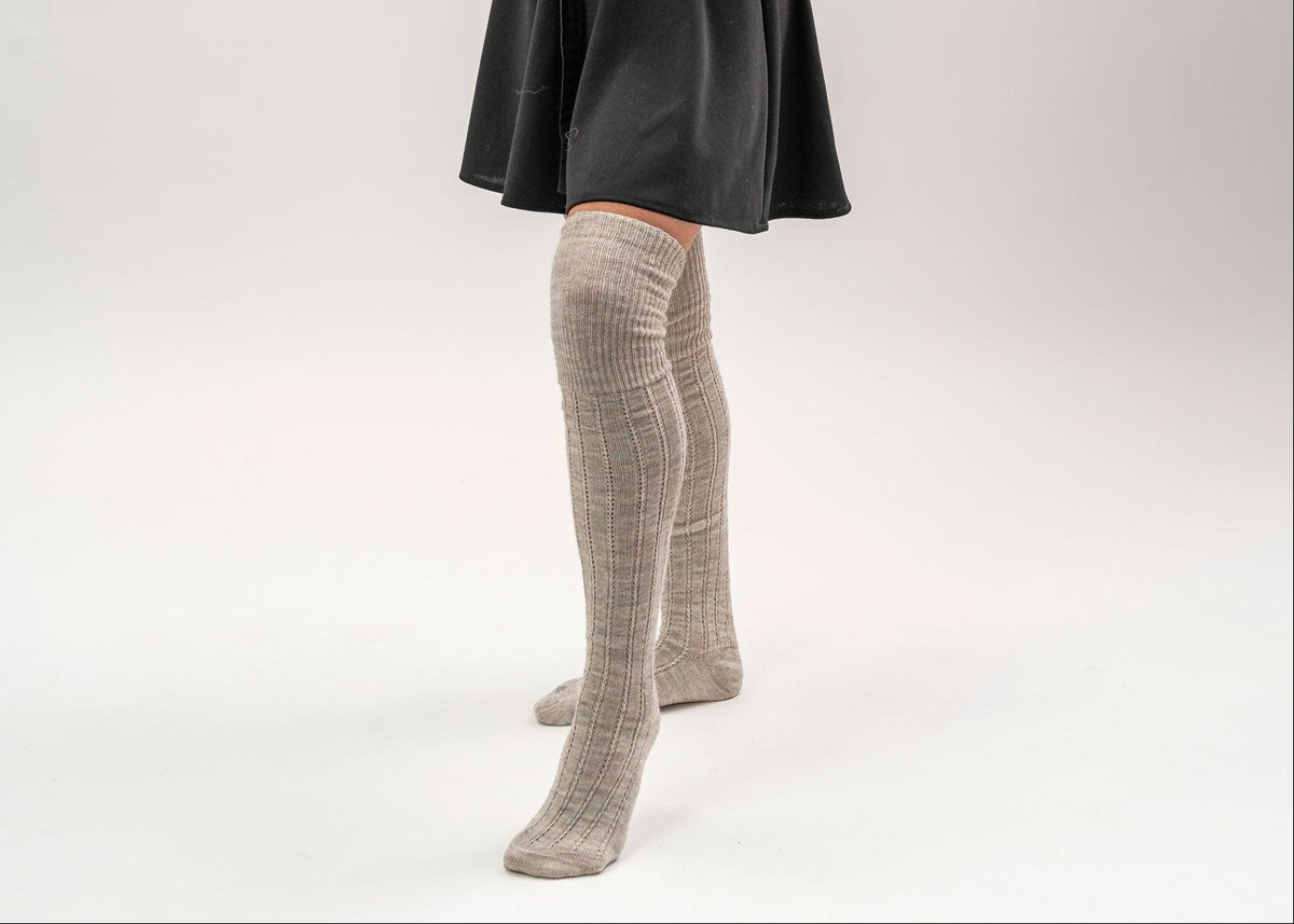 Andre intera con parigina sciarpa e cuffia beige